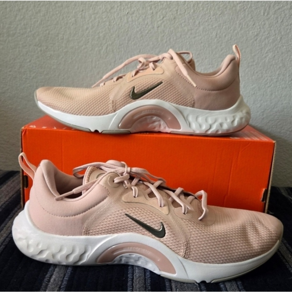 Nike Women Size 11 Renew in Season TR 11 New Pink Pewter. NWOT